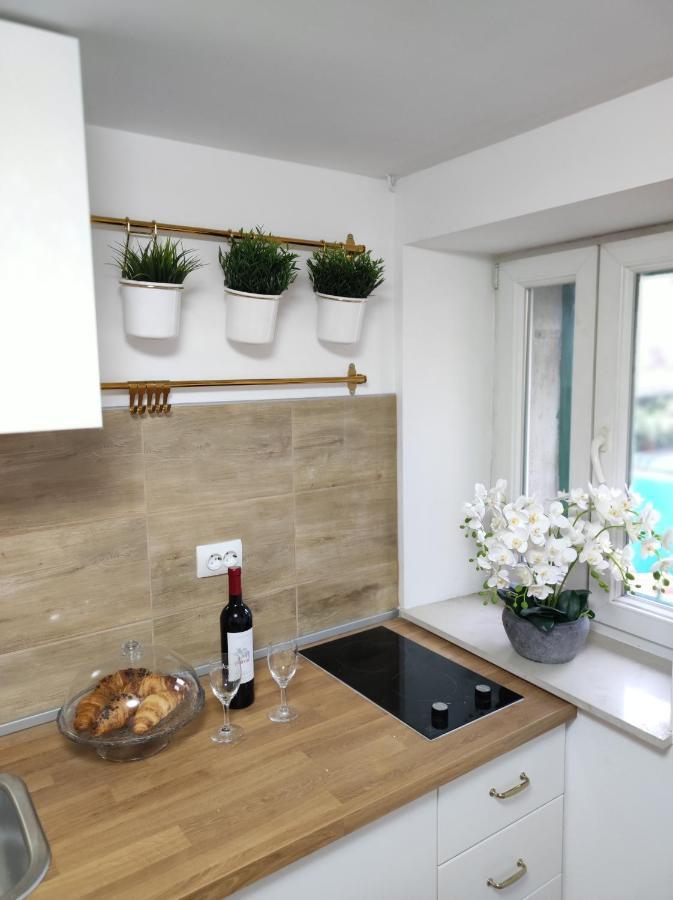 Stone House Lovric Apartment คาชเตลา ภายนอก รูปภาพ