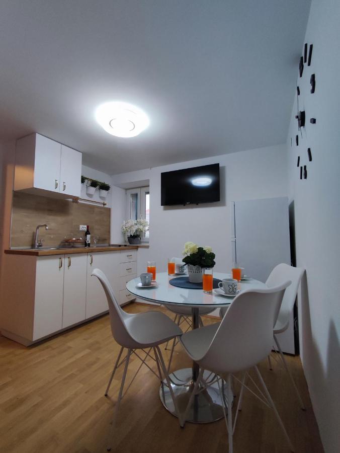 Stone House Lovric Apartment คาชเตลา ภายนอก รูปภาพ