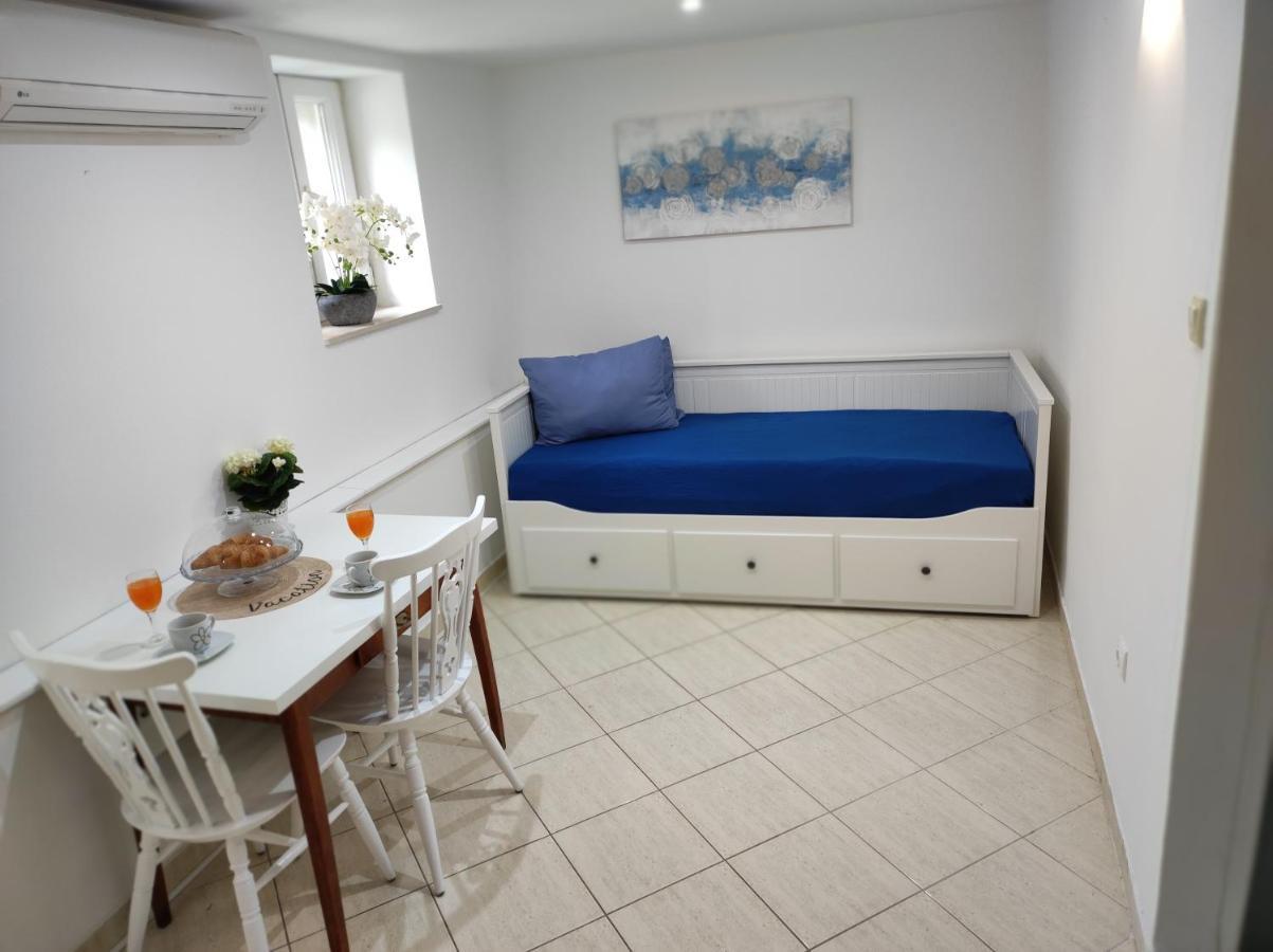 Stone House Lovric Apartment คาชเตลา ภายนอก รูปภาพ