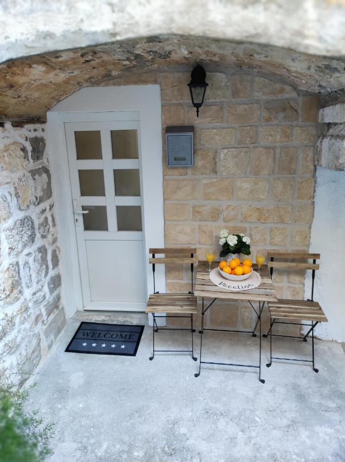 Stone House Lovric Apartment คาชเตลา ภายนอก รูปภาพ