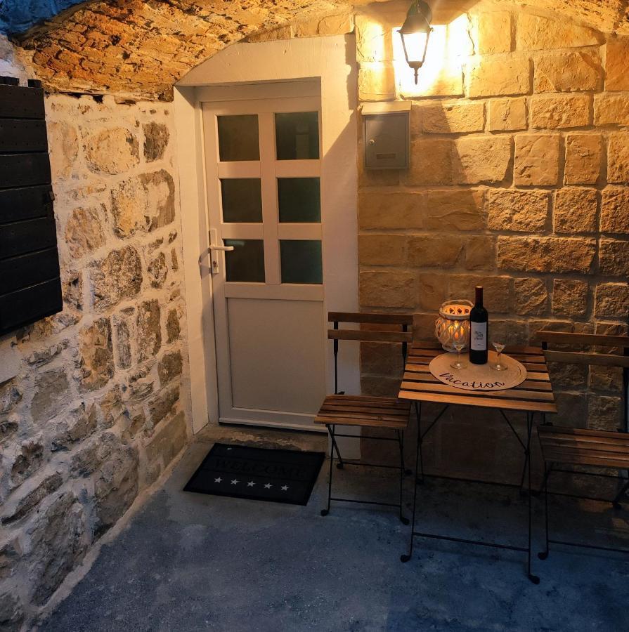 Stone House Lovric Apartment คาชเตลา ภายนอก รูปภาพ