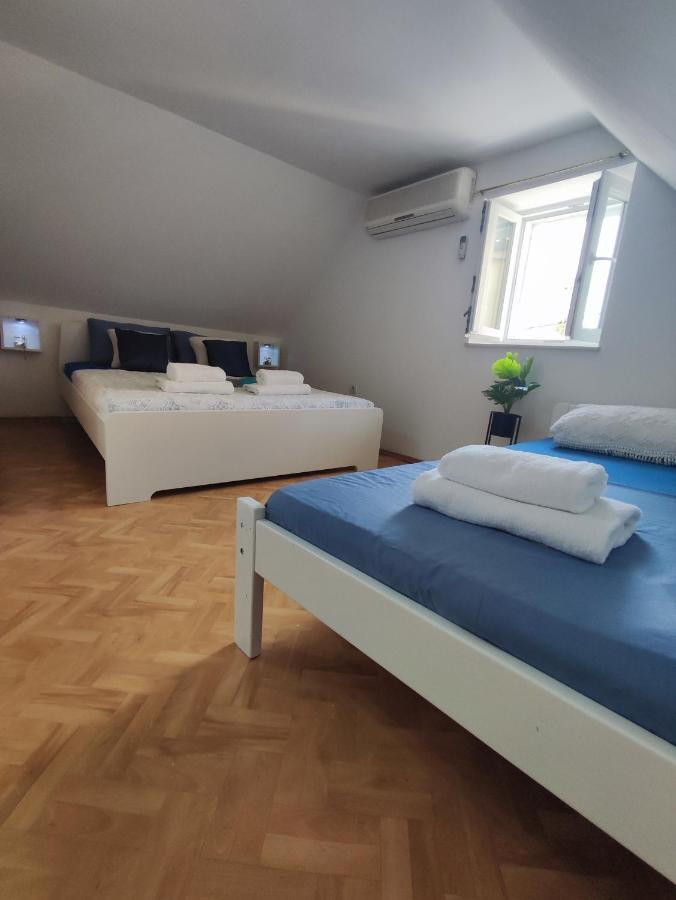Stone House Lovric Apartment คาชเตลา ภายนอก รูปภาพ