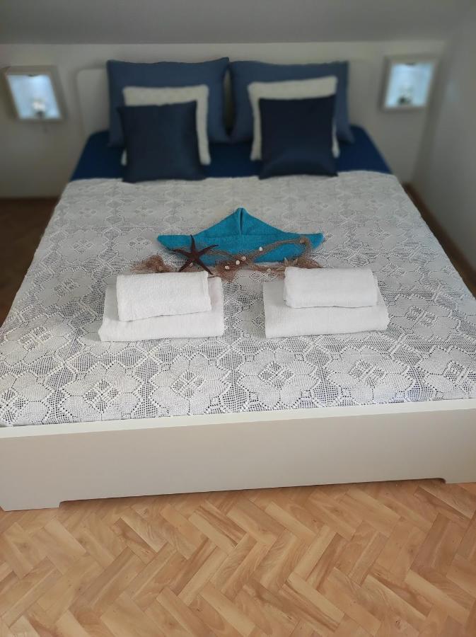 Stone House Lovric Apartment คาชเตลา ภายนอก รูปภาพ